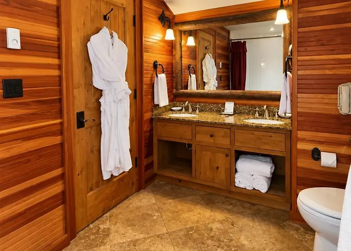 Superior Room In Whiteface Lodge - Ski Resort